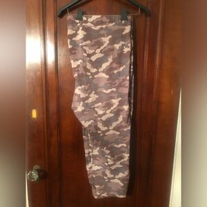 Torrid pink camouflage leggings